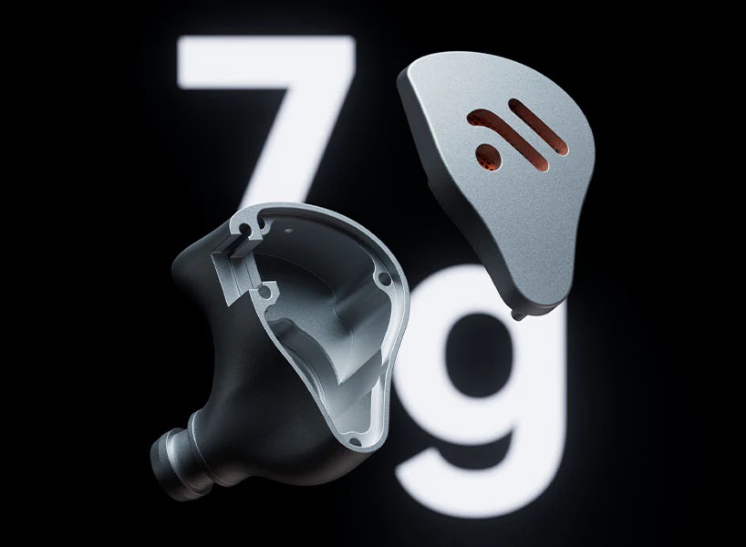 Słuchawki Fosi Audio IM4 z podłączonym przewodem ze złączem 2-pin